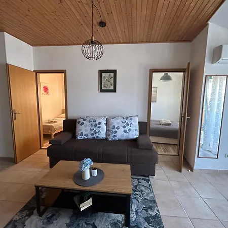 Central Apartments Preko Preko