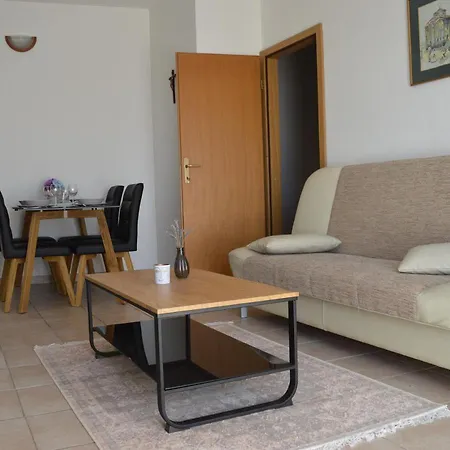 Central Apartments Preko Преко