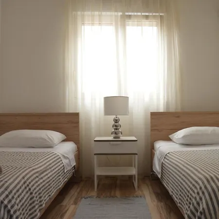 Central Apartments Preko Apartman
