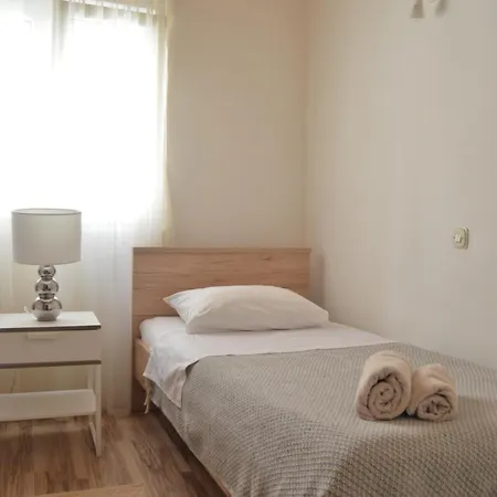 Central Apartments Preko *