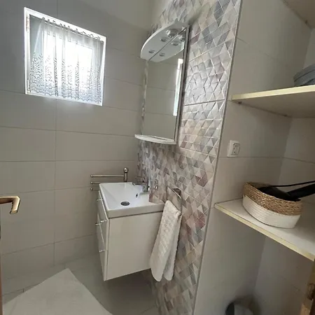 Central Apartments Preko Preko