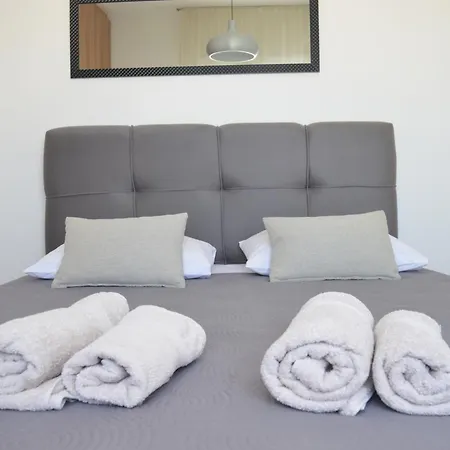 Central Apartments Preko *