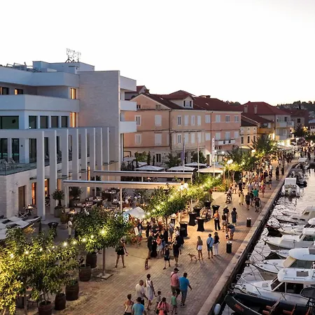 Central Apartments Preko *