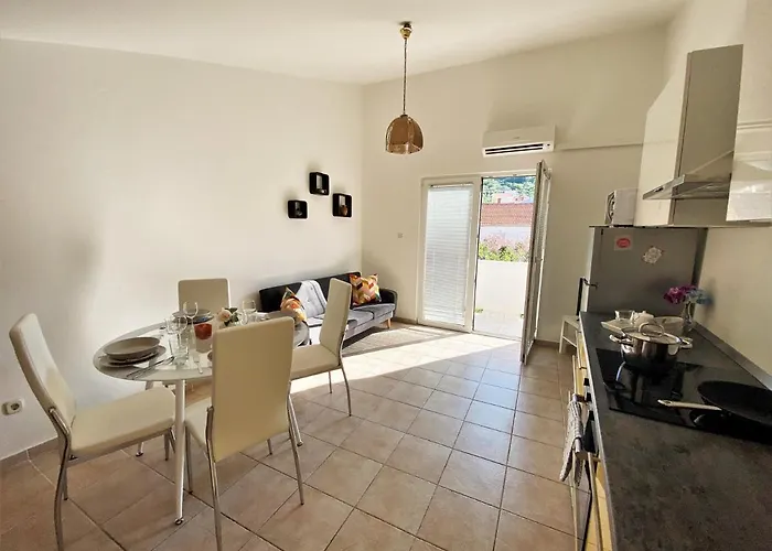 Central Apartments Preko Apartman *