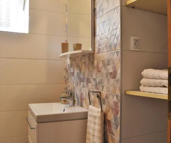 Central Apartments Preko *