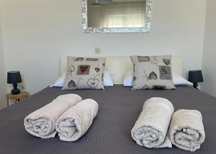 Central Apartments Preko *