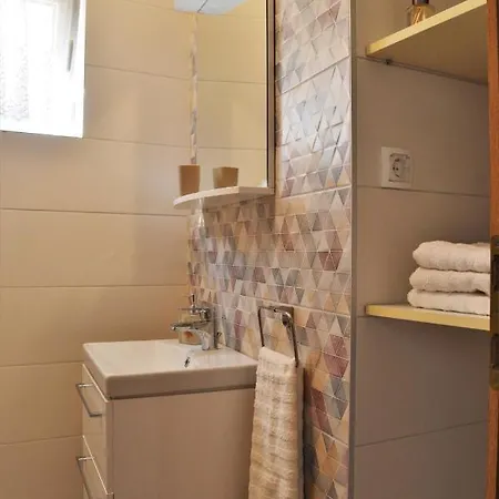 Central Apartments Preko *