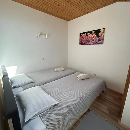 Central Apartments Preko Apartmán *