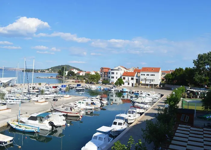 Central Apartments Preko * بريكو