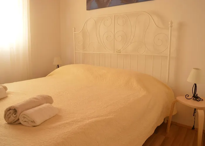 Central Apartments Preko شقة *